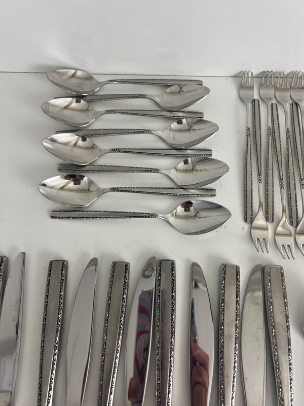 Oneida Community Stainless Flatware Via Roma Service for 8 87 Pieces gallery