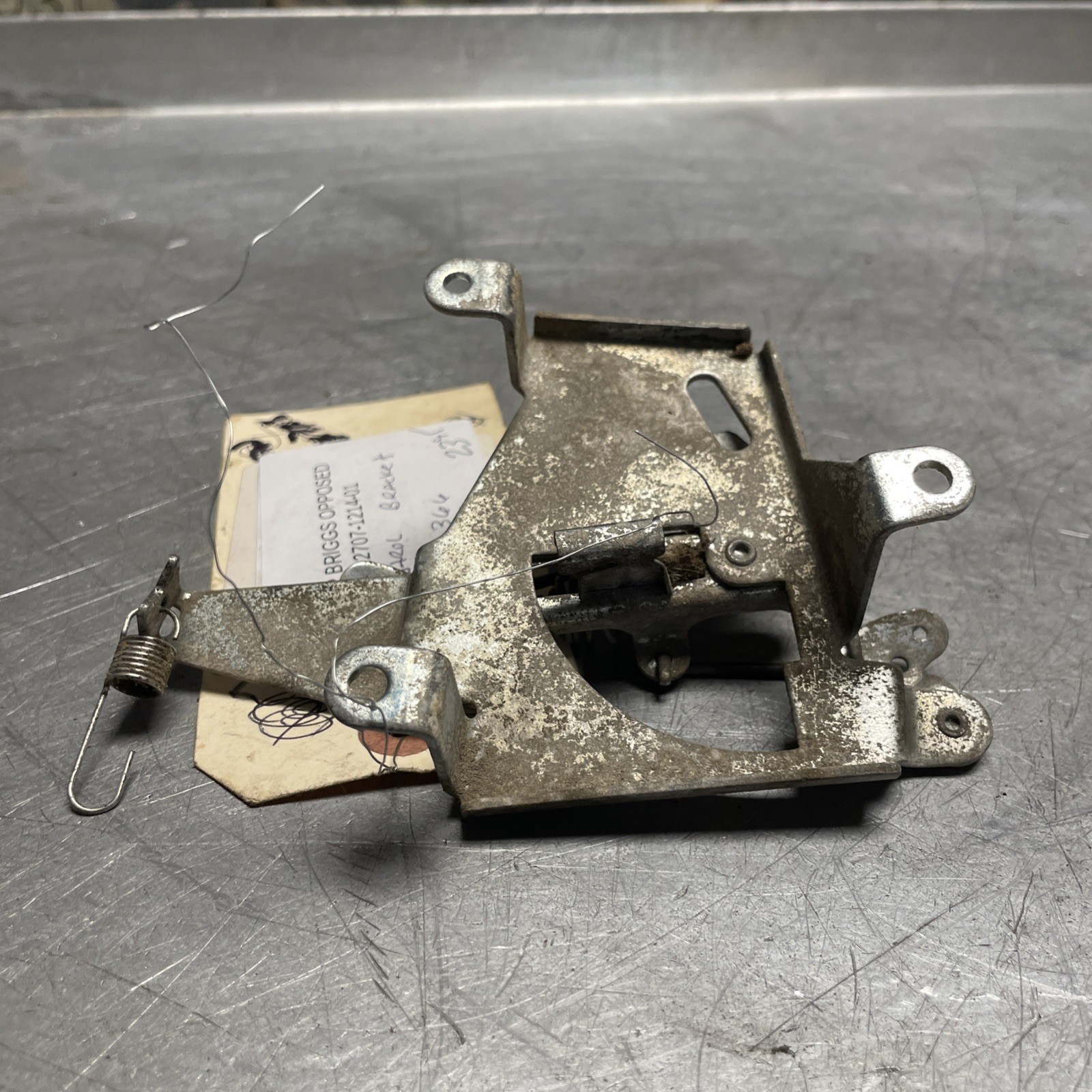 OEM GOOD USED 18HP BRIGGS OPPOSED 422707-1214-01 CONTROL BRACKET 691366 gallery
