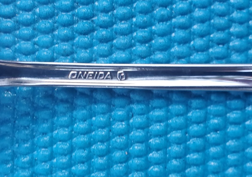 4-Oneida Damask Rose Cube PLACE/SOUP SPOONS 7 1/4" gallery