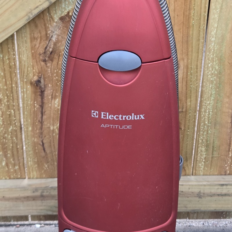 Electrolux Aptitude Upright Vacuum Cleaner EL5010 Red Works Fine Needs TLC gallery