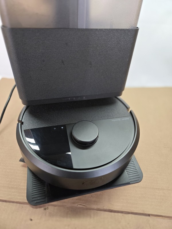 iRobot Roomba Plus 405 Combo robot + AutoWash Dock- Pre-Owned gallery