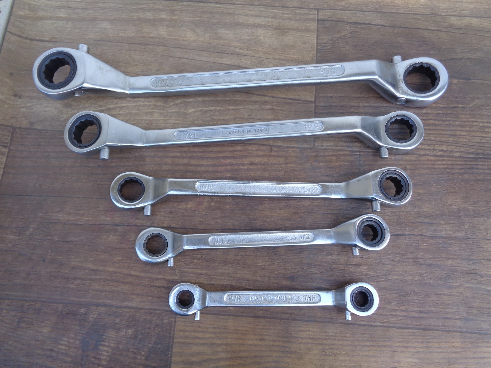 Offset Double Box End Reversible Ratcheting Wrench Set - 5 Wrenches 3/8 - 15/16 gallery