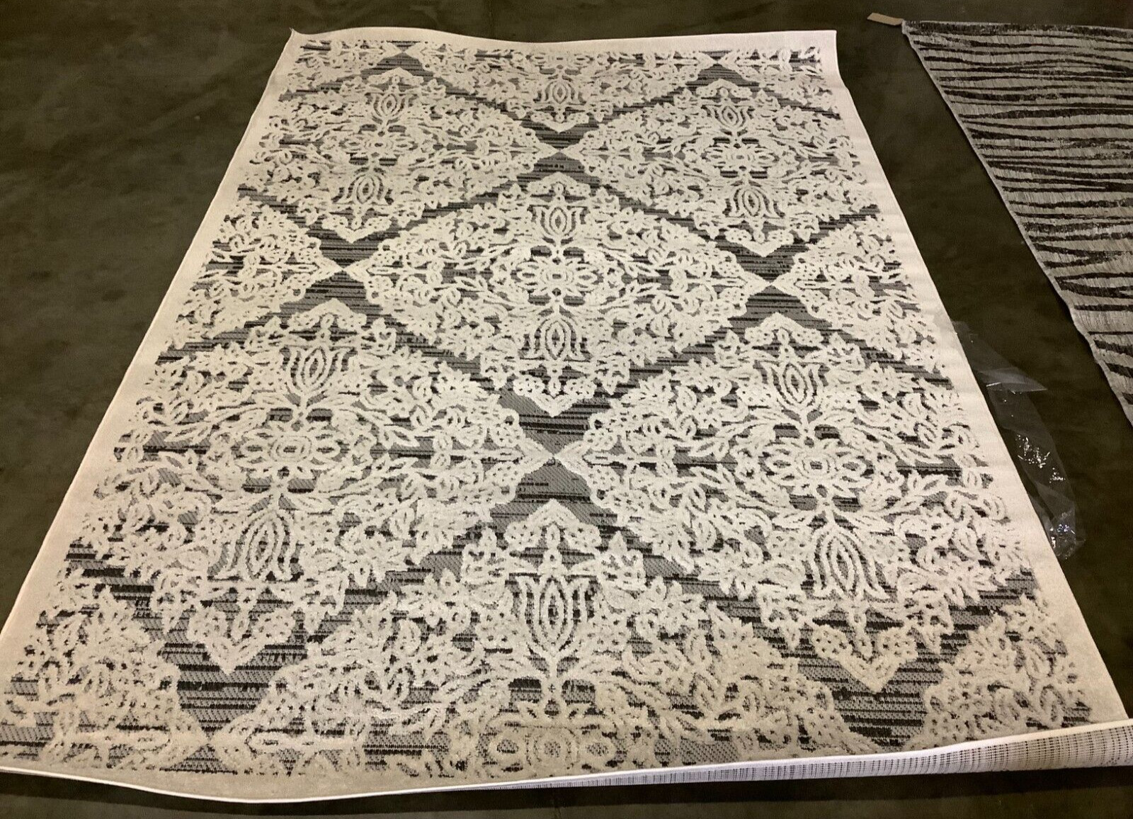 IVORY / GREY 6' X 9' Back Stain Rug, Reduced Price 1172663816 CBN660A-6 gallery