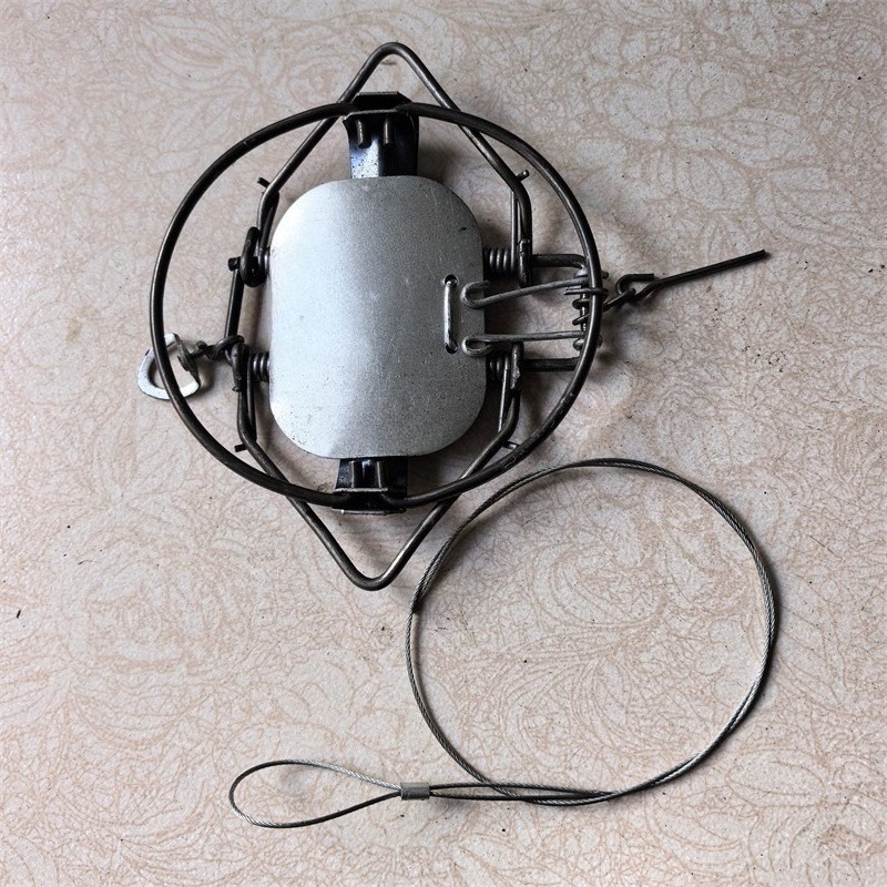 11cm / 13cm Coil Spring Traps Raccoon Fox Nutria Muskrat Mink Rat Hare Trapping gallery