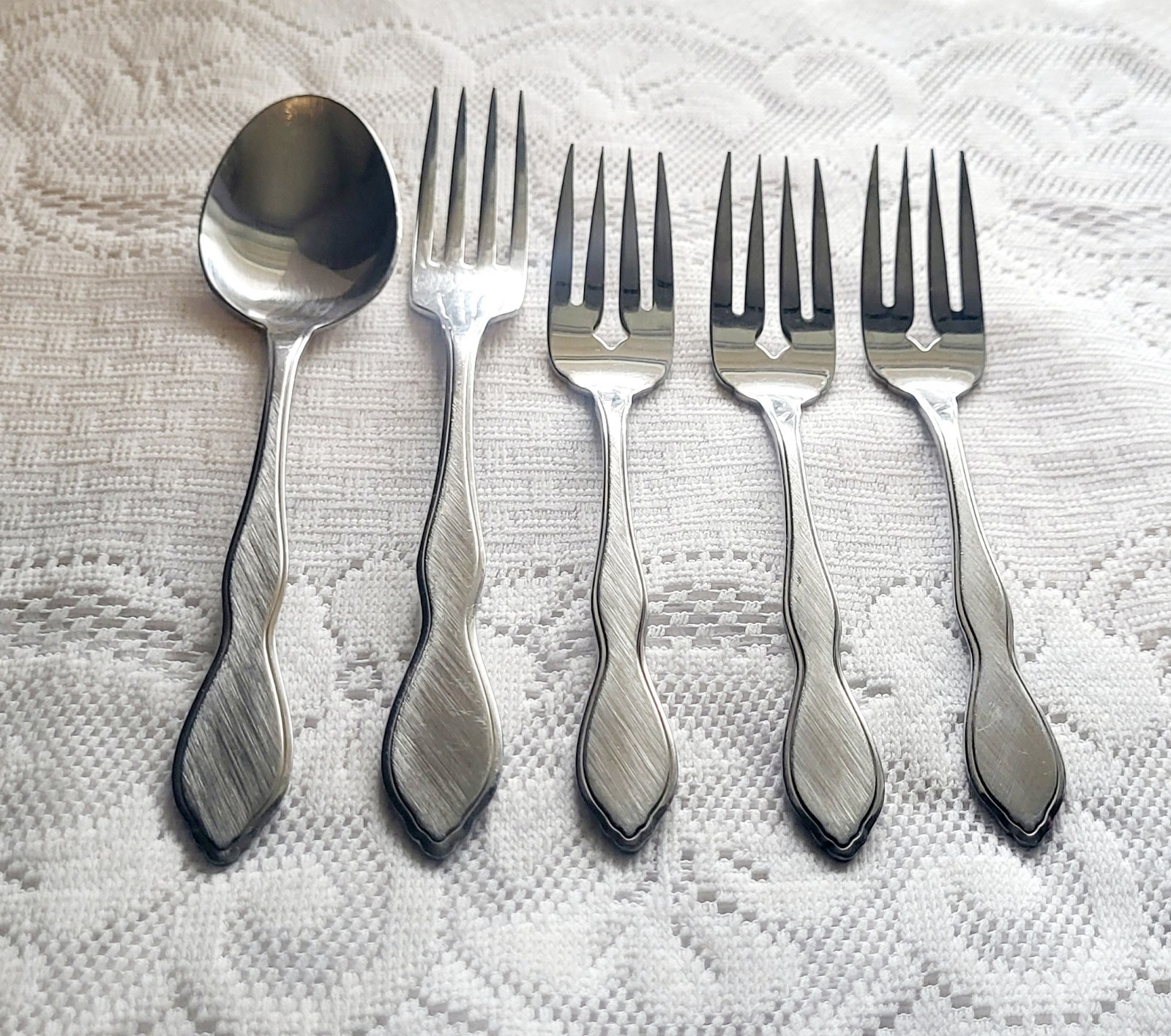 Vtg Oneida Twilight Flatware Lot Misc Forks & Spoon 5 Pieces Brushed Stainless gallery