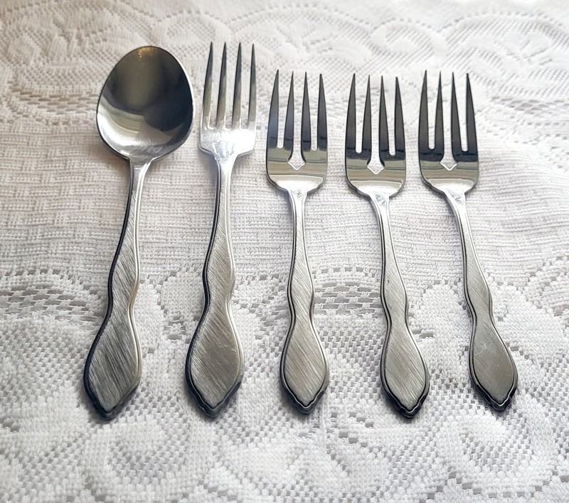 Vtg Oneida Twilight Flatware Lot Misc Forks & Spoon 5 Pieces Brushed Stainless gallery