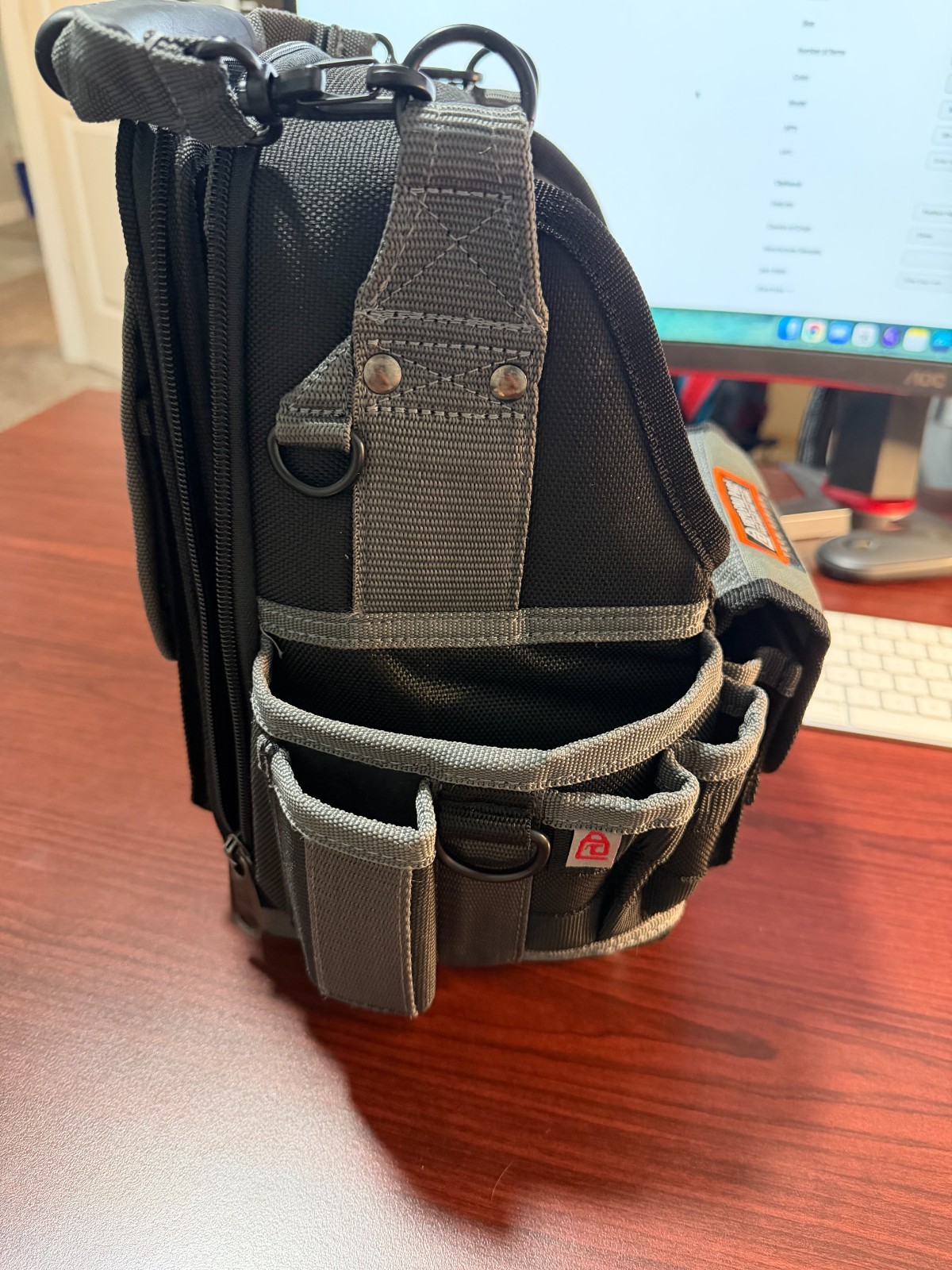 Veto Pro Pack SB-LD Hybrid Tool and Meter Bag and V-Swap Panel gallery