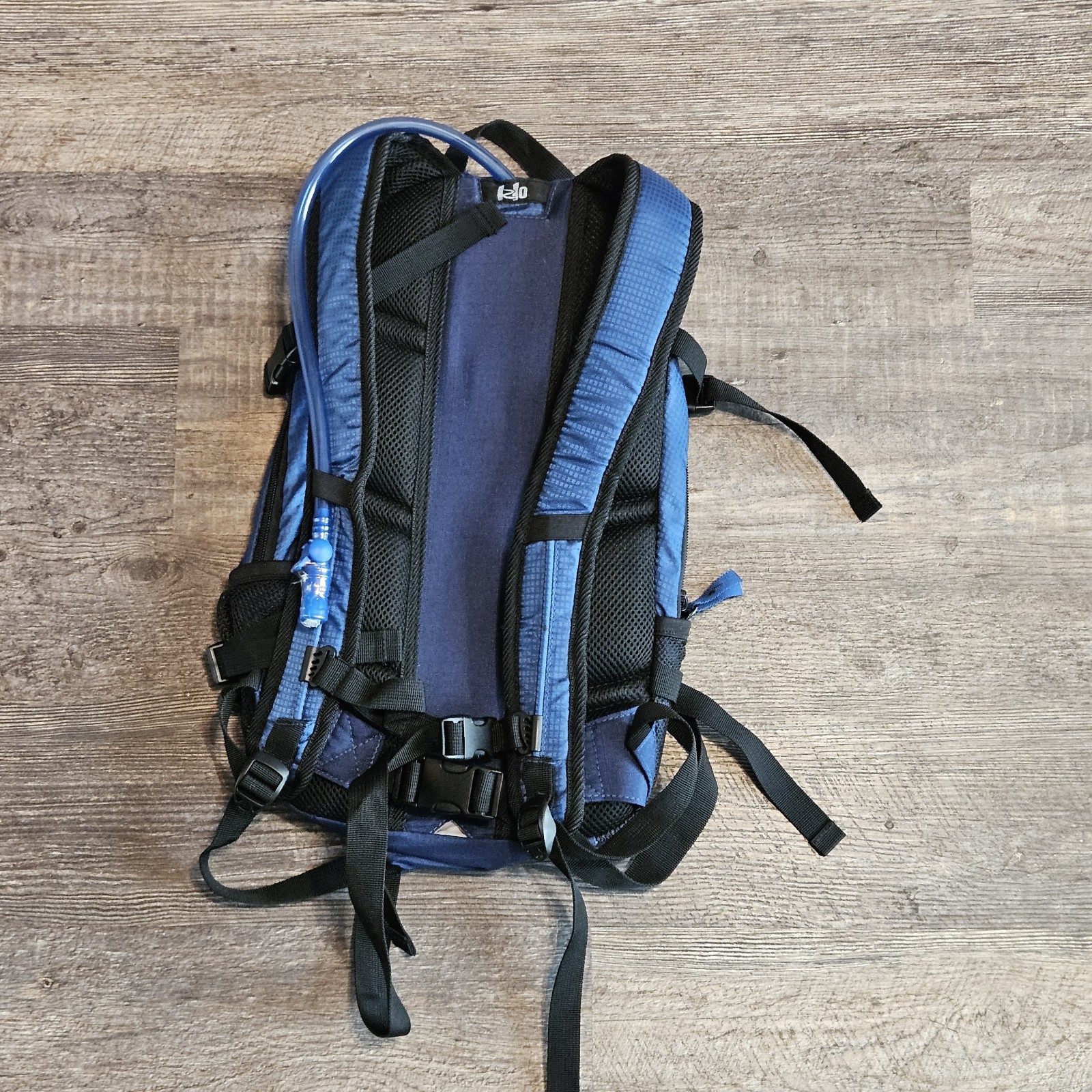 Quest 2L Hydration Pack Backpack Bag...NEW  3