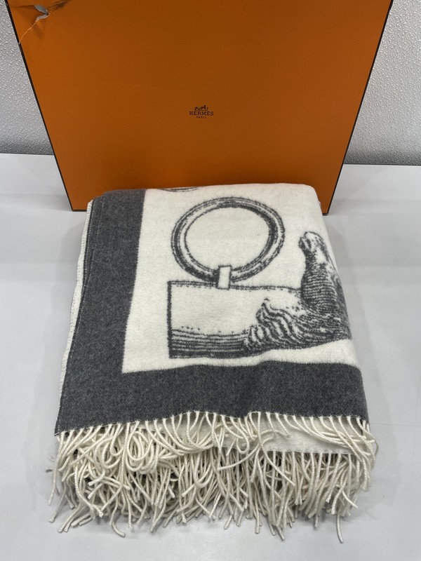 Hermes Blanket Matalleries Equestrian Throw Gray/White Limited Edition gallery