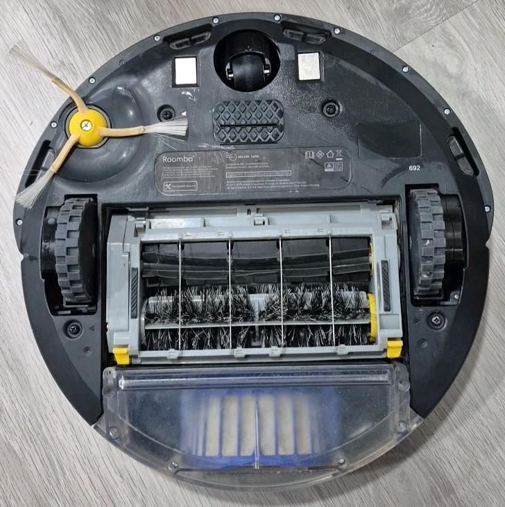 iRobot Roomba 692 Wi-Fi Connected Robot Vacuum Used Works Great Clean gallery