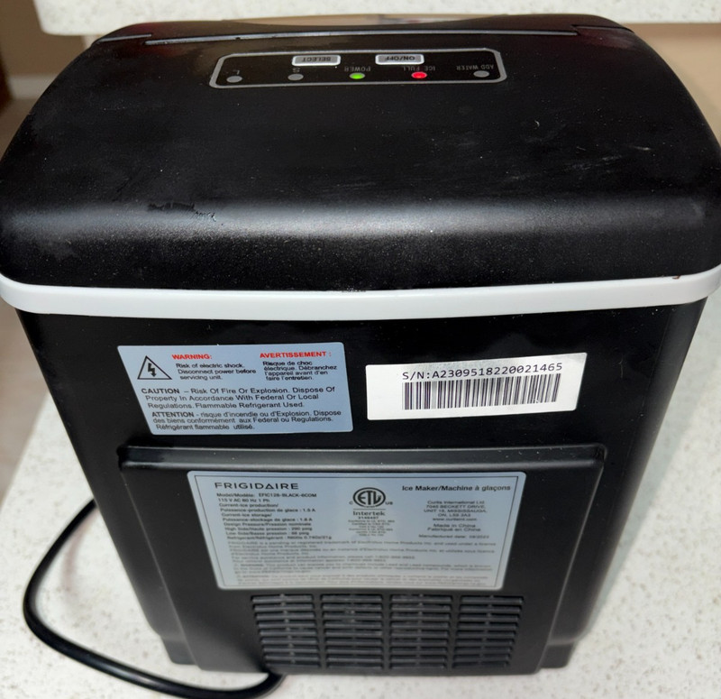 Frigidaire EFIC128-BLACK-6COM Retro Black 26 lbs. Portable Countertop Ice Maker gallery