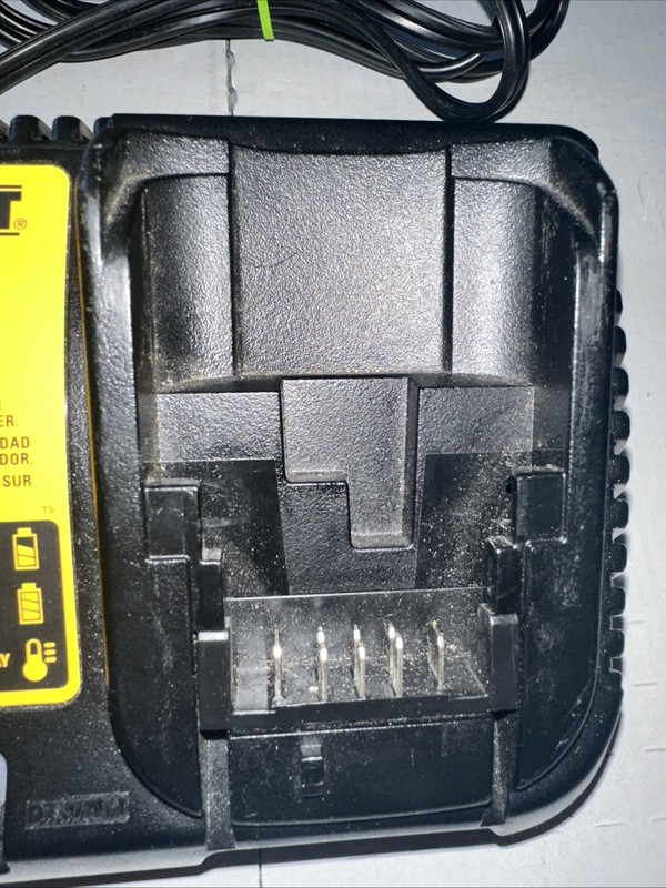 DEWALT DCB115 20V CHARGER gallery