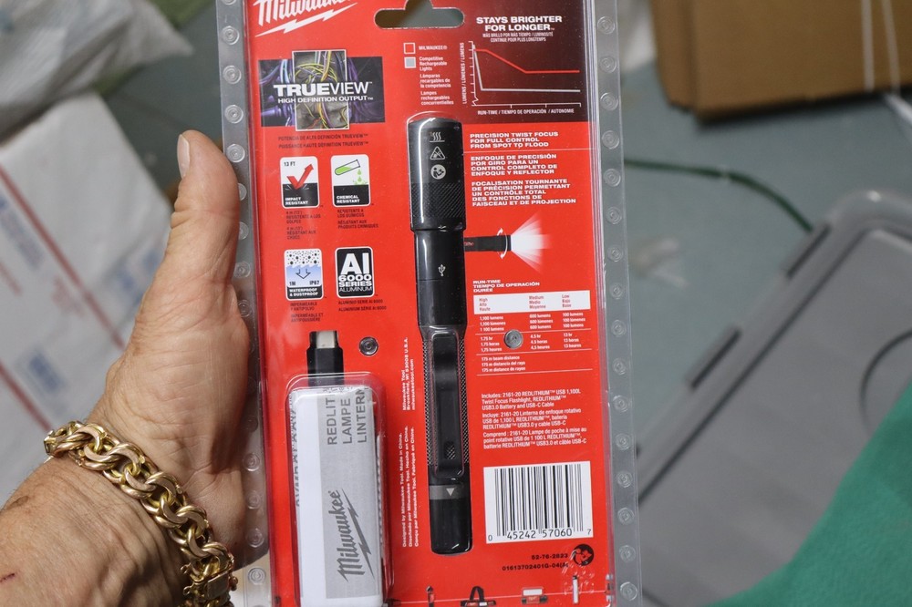 Milwaukee Tool 2160-21 Redlithium USB Compact Flashlight (800 Lumens) NEW