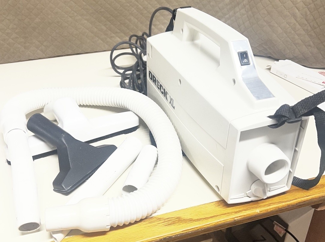 Oreck XL BB870-AW Compact Hand Held Canister Vacuum W/Hose & Attachments Tested gallery