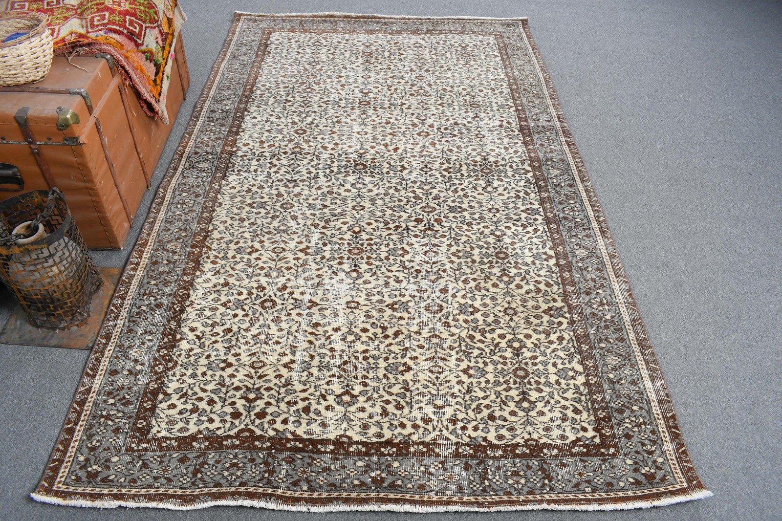 Vintage Rug 4,9x7,9 ft, Brown Gray Floral Wool Turkish Rug gallery