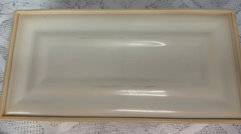 VTG Lustro Ware Atomic Beige Tissue Holder H‑33 Starburst Pattern gallery