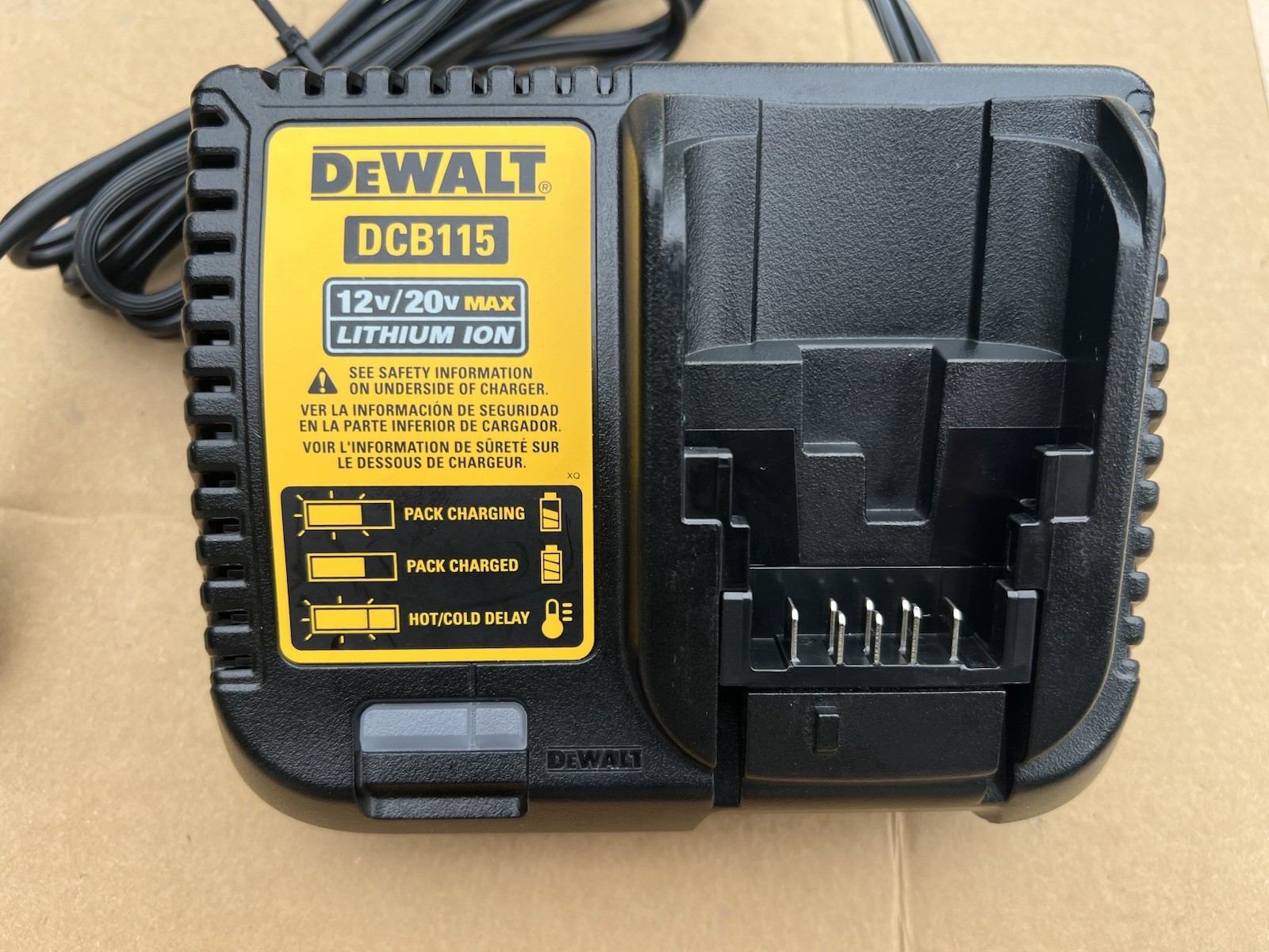 🇺🇸DEWALT DCB115 12V/20V MAX Lithium-Ion Battery Charger🇺🇸 gallery