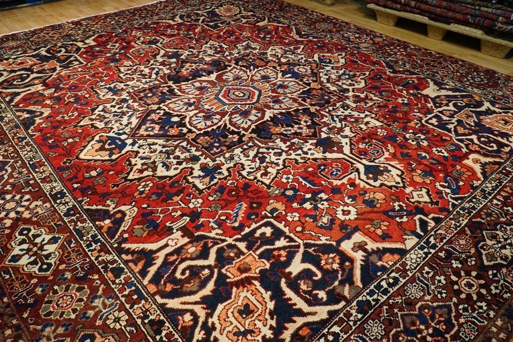 10x13' Red Semi Antique Hand Knotted Perssiaan Bakhtiari Rug 74579 gallery