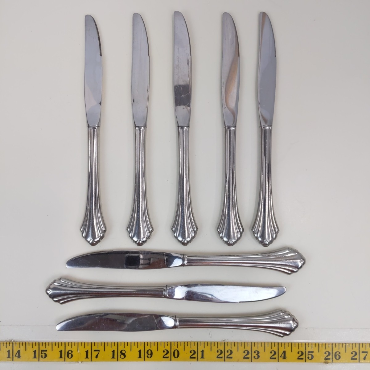Oneida Stainless Steel Dinner Knives Set of 8 Classic Shell Pattern Flatware gallery
