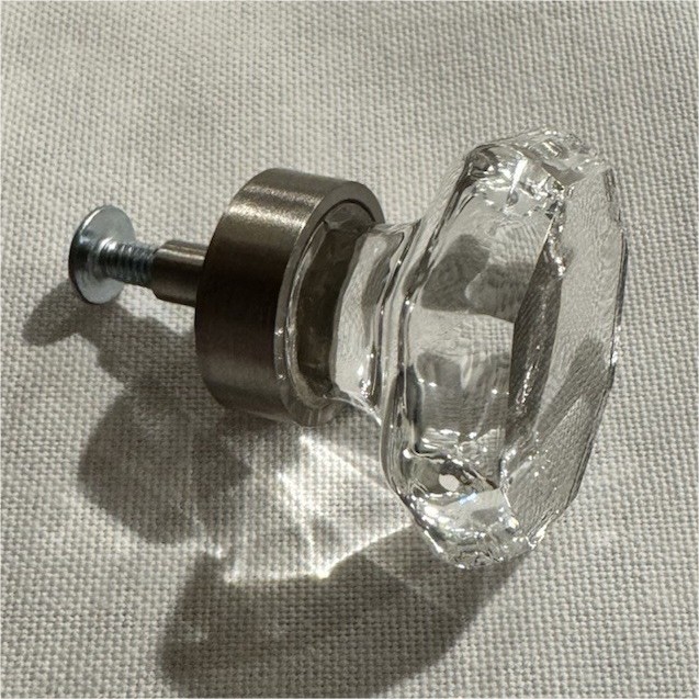 46 - Amerock 1-¼in Knobs clear/Satin nickel base w/ Screws gallery