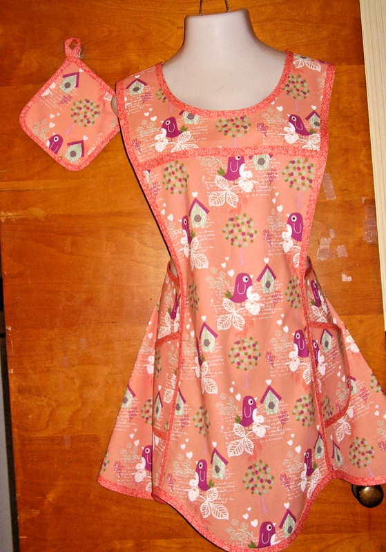 HANDMADE BIB APRON - PLUS SZ - CROSS BACK - BIRDS + HEARTS - RETRO - VINTAGE gallery