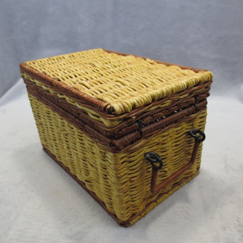 Vintage Rectangle Basket with Hinged Lid and Handles No locking Closure 6 x 9.5" gallery