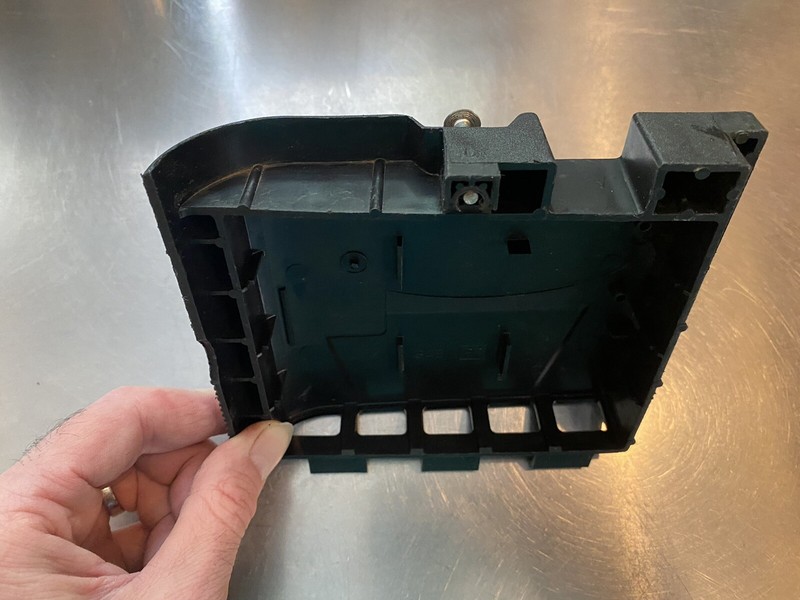 Briggs and Stratton Air Filter cleaner base cover 692298 gallery