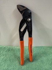Klein Tools D531-7 Quick-Adjust Klaw 7″ Pump Pliers