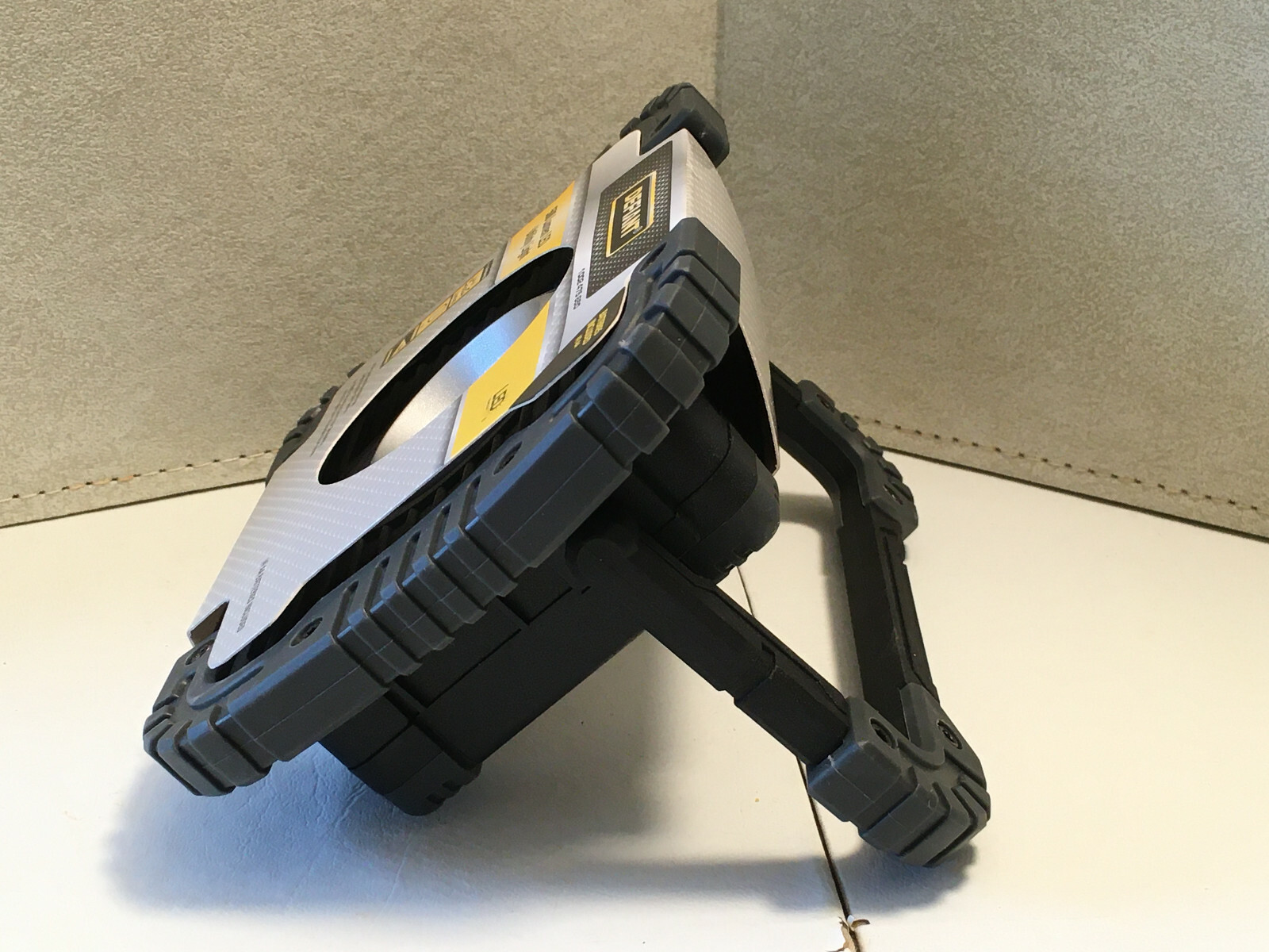 2 Defiant -Battery Operated Portable LED Utility & Emergency Lights -500 Lumen gallery