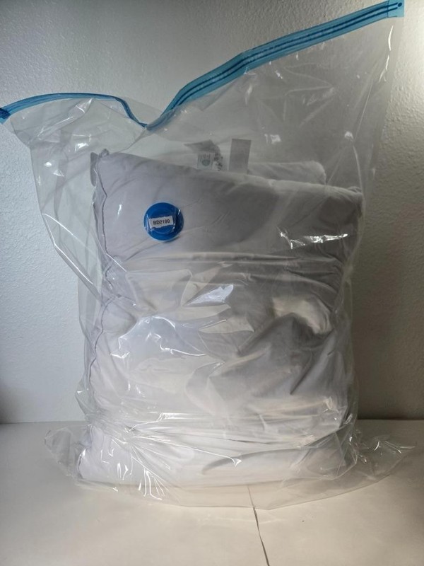 UNIKOME Medium Soft Goose Down and Feather Gusseted 2-Pack Pillows Queen gallery