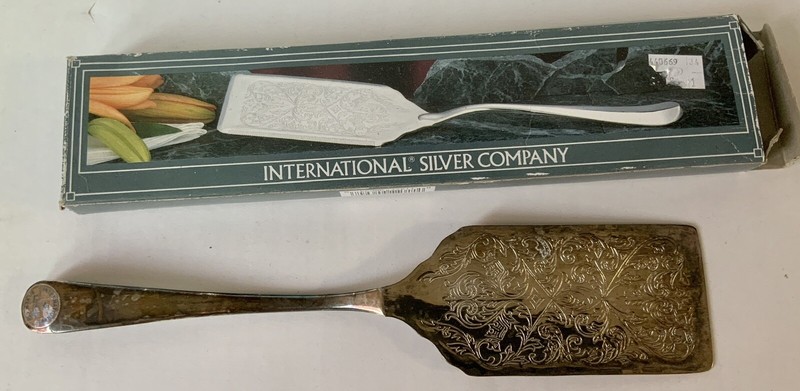 SilverPlated Pizza Lasagna Server Original Box International Silver Co. gallery