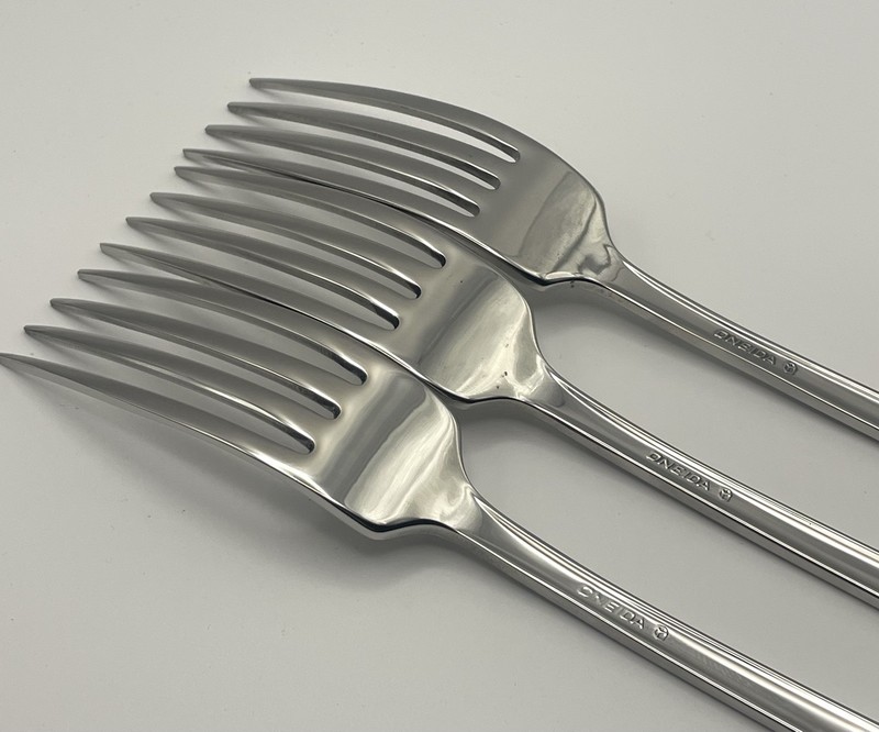 (3) Oneida Heirloom Cube DAMASK ROSE Stainless Dinner Fork Lot ~ 8 1/8” gallery