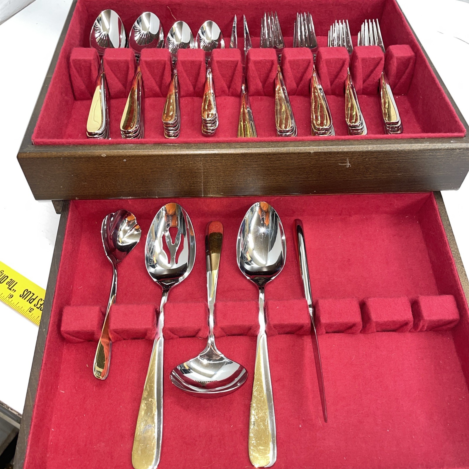 Yamazaki - Florian Stainless-Gold Accent. 12-5 Piece Settings And 6 Serving gallery