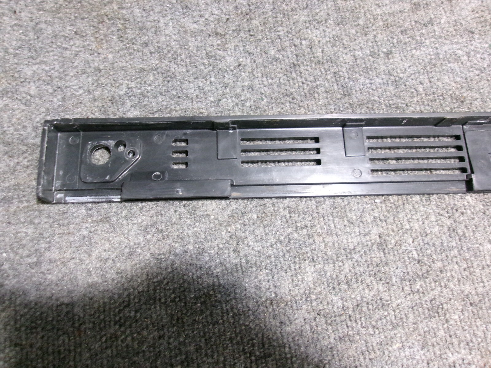 W10016380 WHIRLPOOL RANGE OVEN DOOR HANDLE VENT TRIM 3196819 gallery