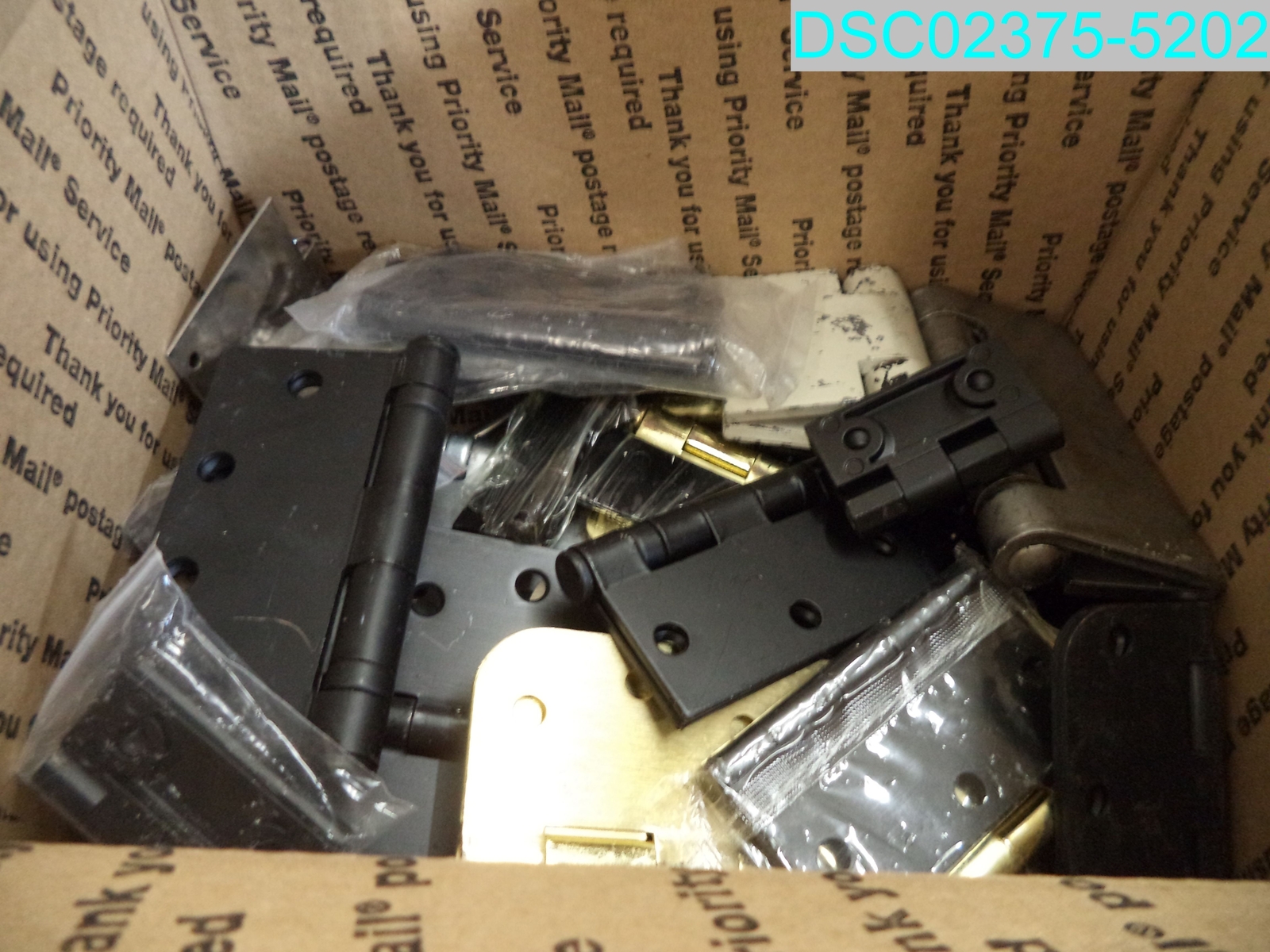 QTY=37 LBS: Hinges Mixed Lot, Many styles and Types gallery