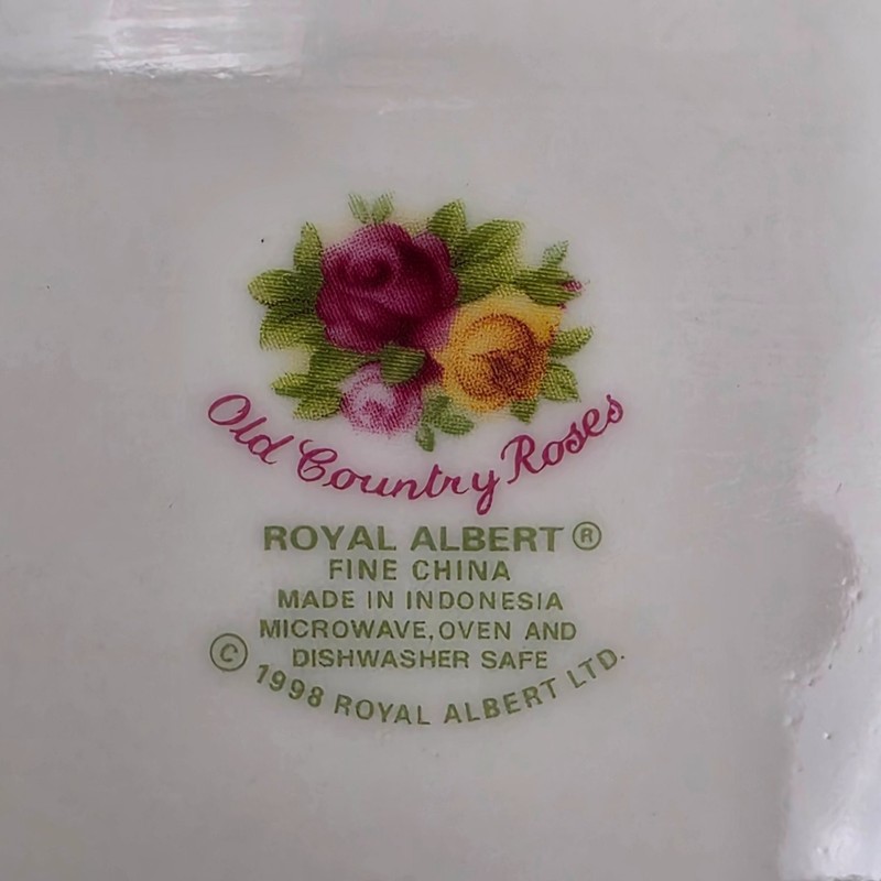 Royal Albert Old Country Roses Rectangle Baking Dish 10.25" Green Trim Casserole gallery