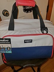 Igloo Seadrift soft 36 can snap down cooler RED,WHITE,BLUE NWT