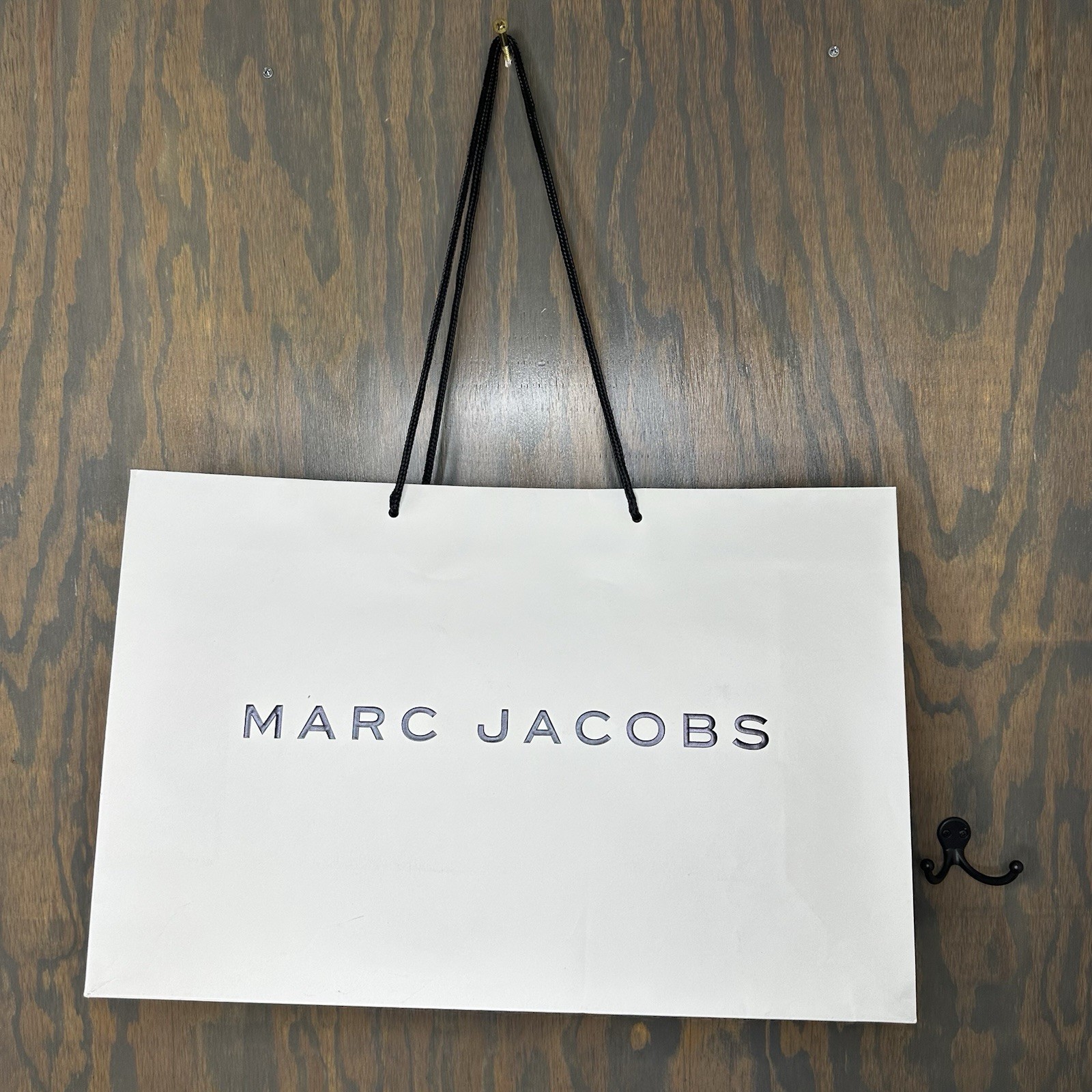 MARC JACOBS GIFT BAG White Thick Quality Medium 20x13x8 Shopping Bag Used Once gallery