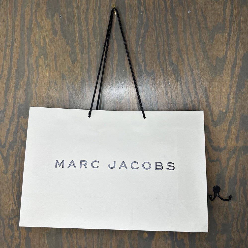 MARC JACOBS GIFT BAG White Thick Quality Medium 20x13x8 Shopping Bag Used Once