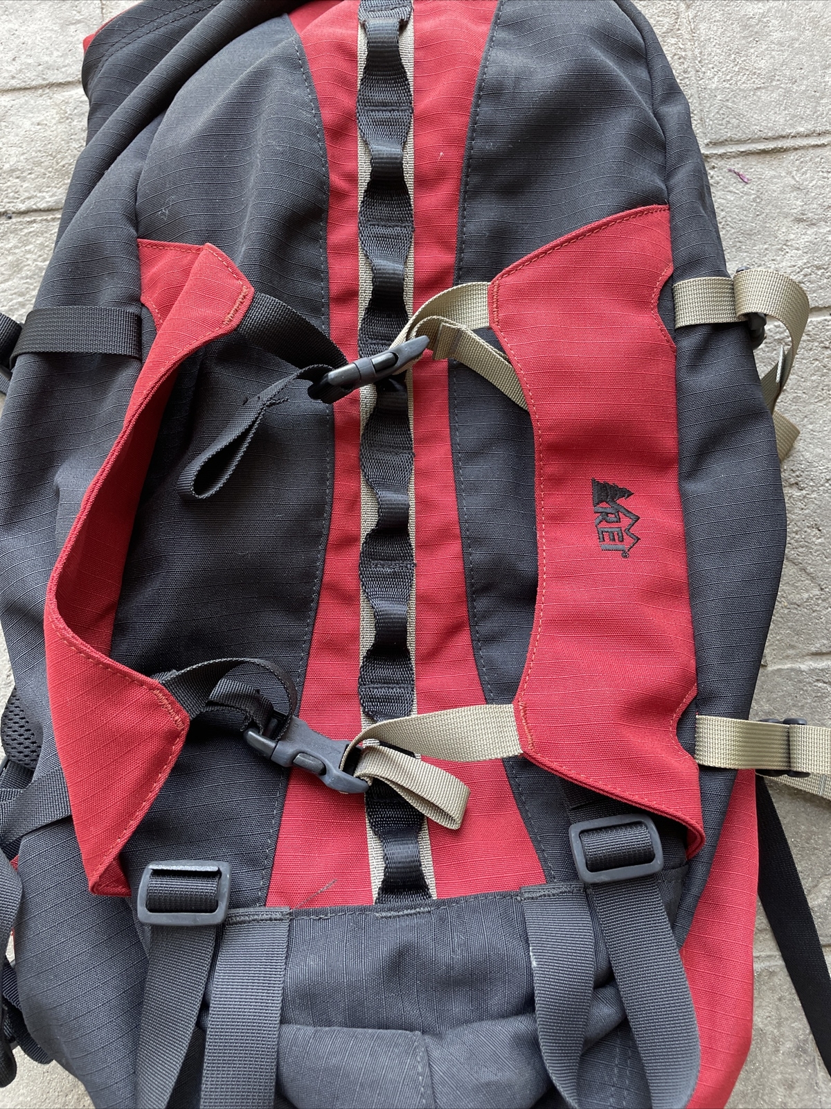 REI Hiking Backpack Internal Frame Backpacking  Pack  Red Black 2