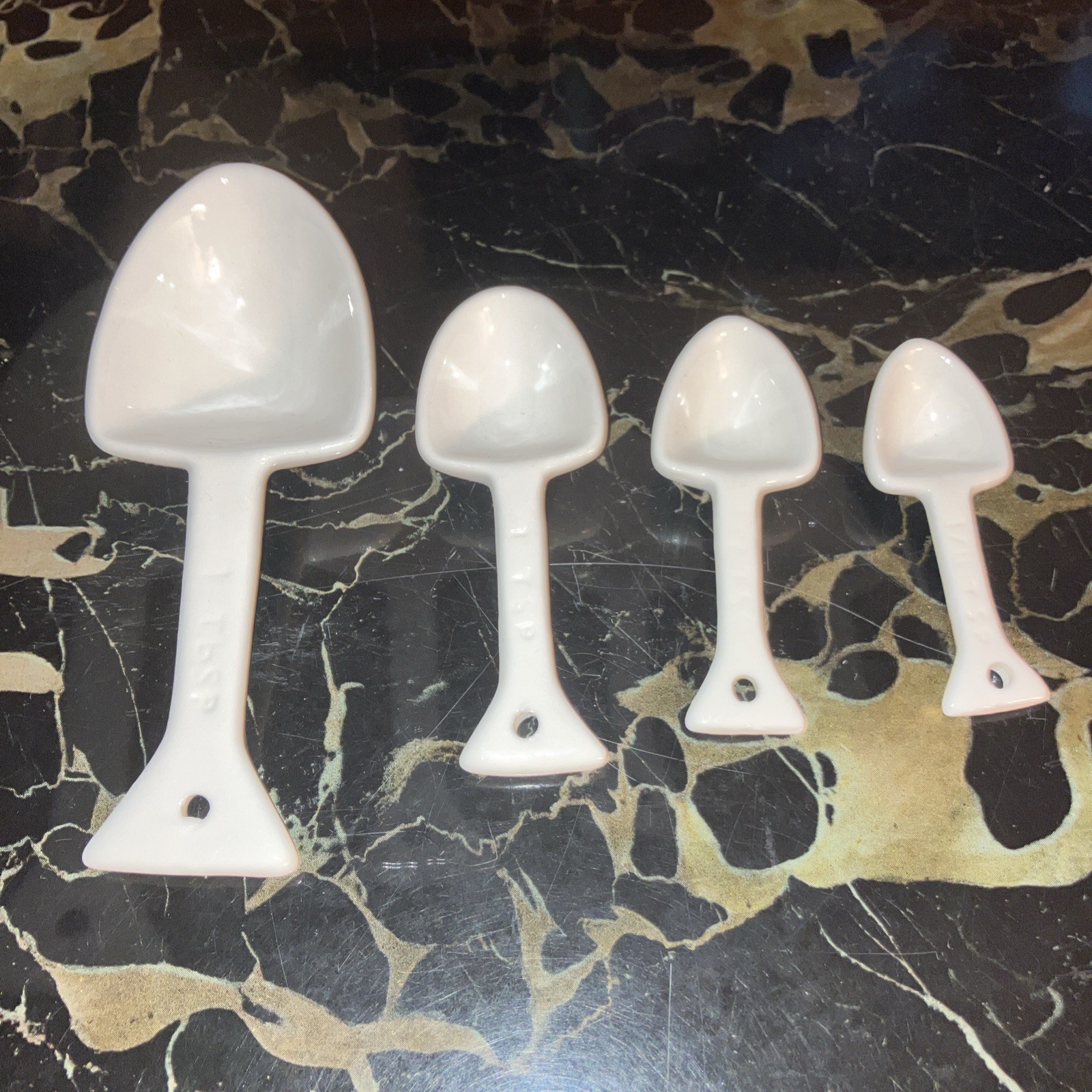 Measuring Spoons, 1 Tbsp, 1 Tsp, 1/2 Tsp, 1/4 Tsp, 1/2 Tsp Hard to Read, White gallery