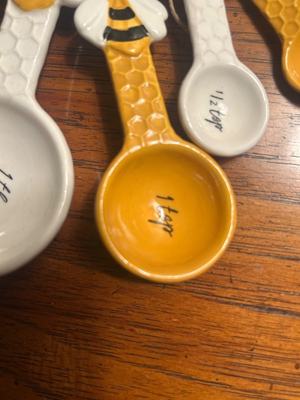 New Young's Ceramic Honey Bee Measuring Spoons 4 Pc Set Decor Or Everyday Use gallery