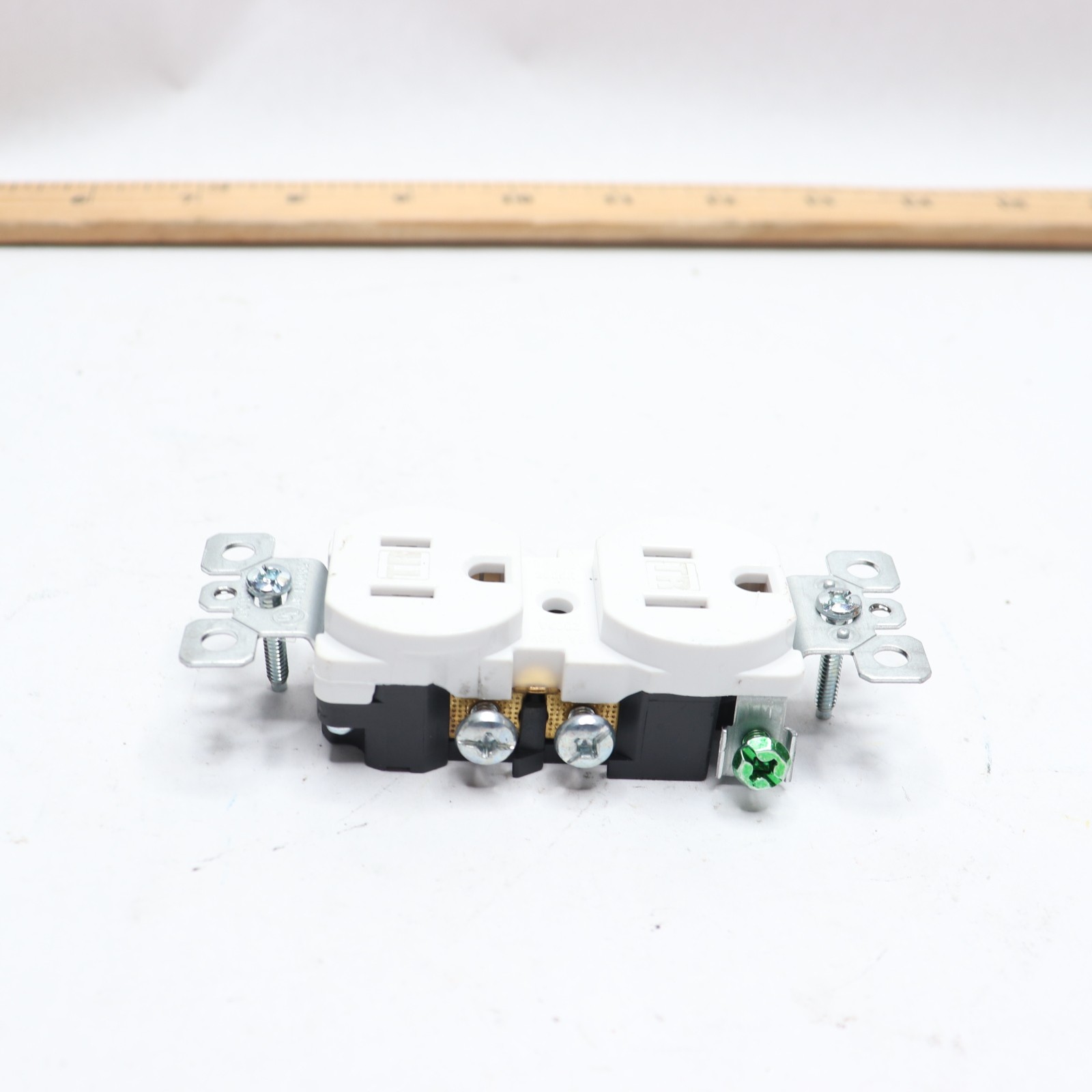 ELEGRP Tamper Resistant Duplex Outlet White 15 Amp 2005A-1PK gallery