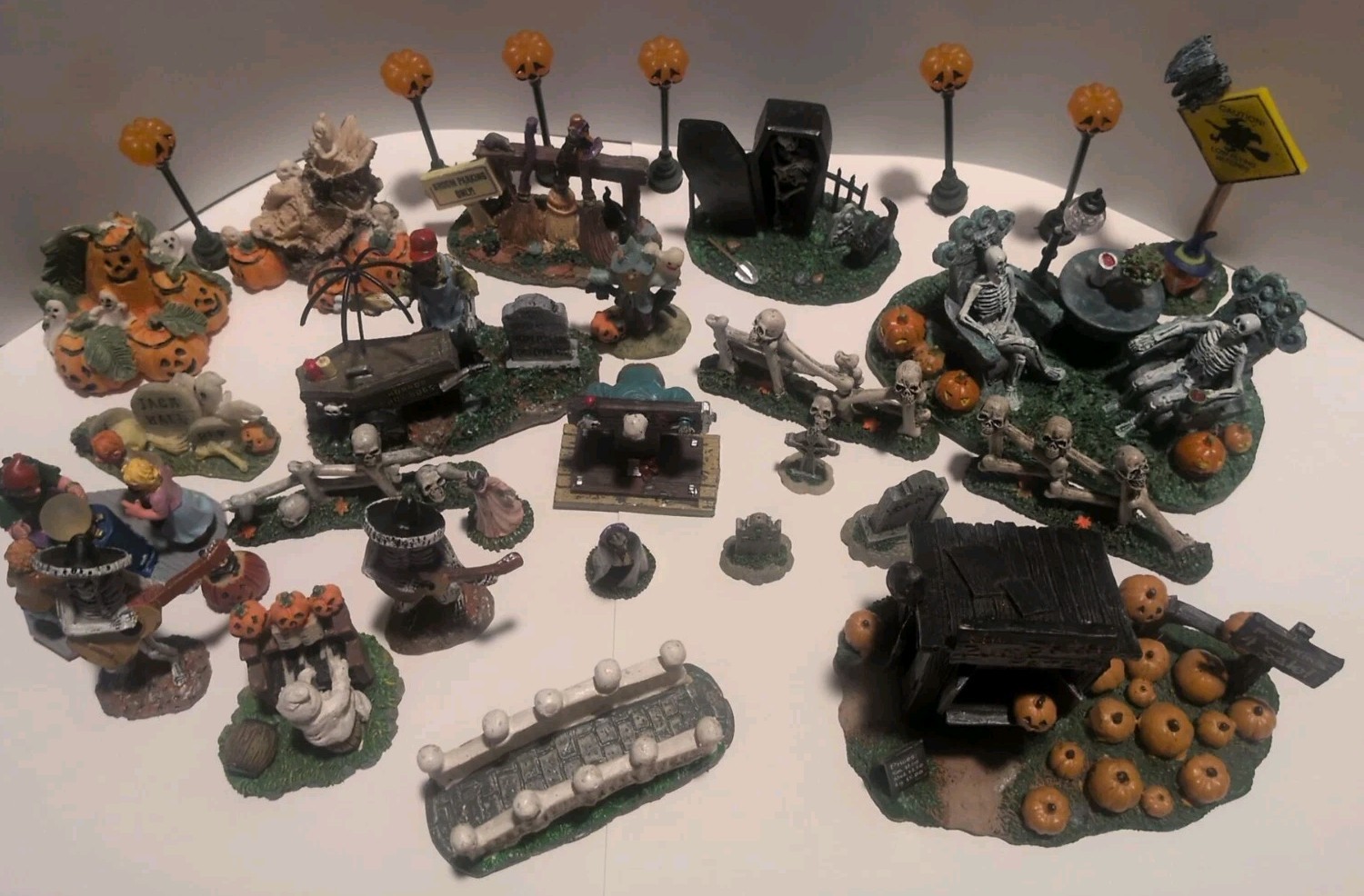 Lemax SPOOKY TOWN and Other Assorted HALLOWEEN Miniatures - Lot of 30 SEE DESC gallery