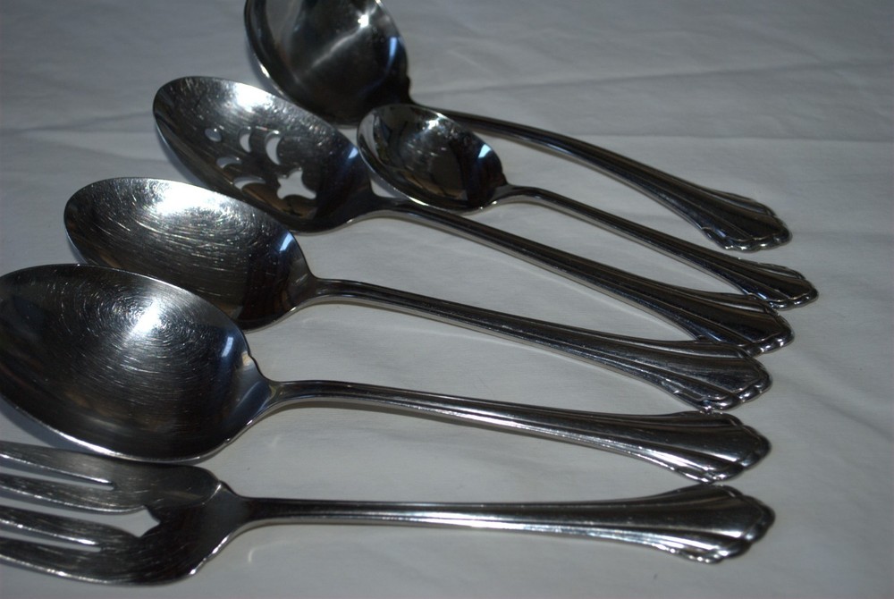ONEIDA COMMUNITY STAINLESS FLATWARE "CLARETTE" (5) SERVING PIECES