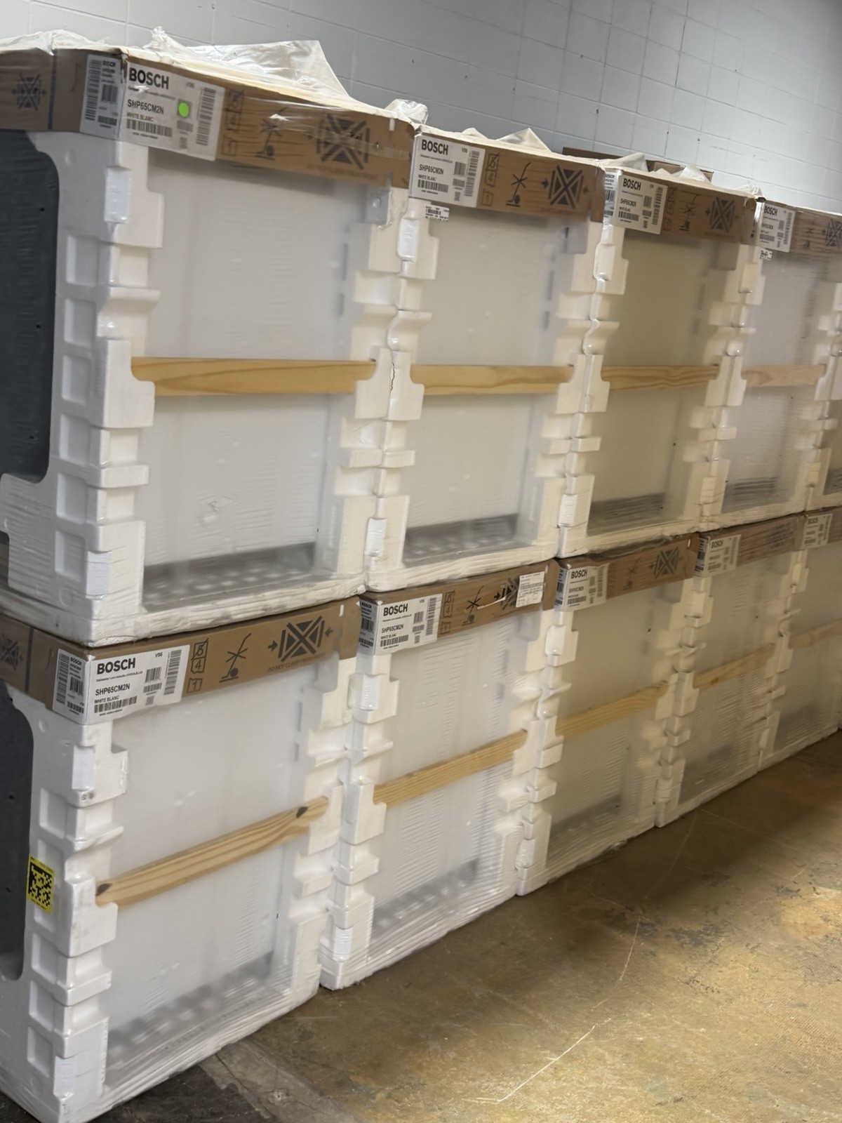 Bosch SHP65CM2N 24" 500 Series Dishwasher White NEW IN BOX gallery