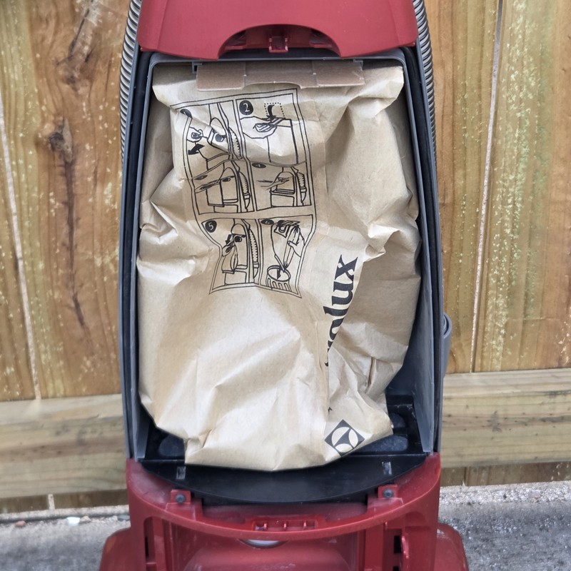 Electrolux Aptitude Upright Vacuum Cleaner EL5010 Red Works Fine Needs TLC gallery