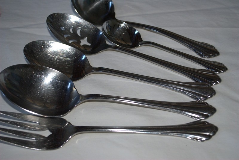 ONEIDA COMMUNITY STAINLESS FLATWARE "CLARETTE" (5) SERVING PIECES gallery