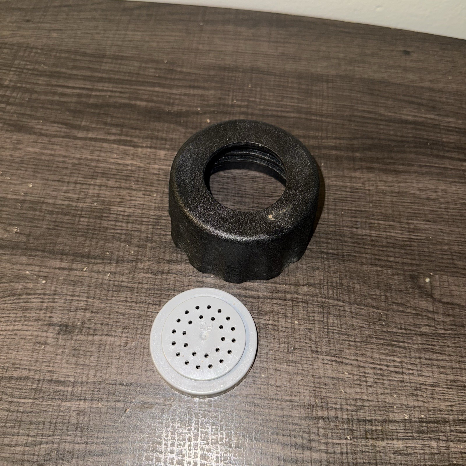 Emeril Lasasse Pasta Maker PM-01 OEM Replacement Parts Screw Cap And Pasta Disc gallery