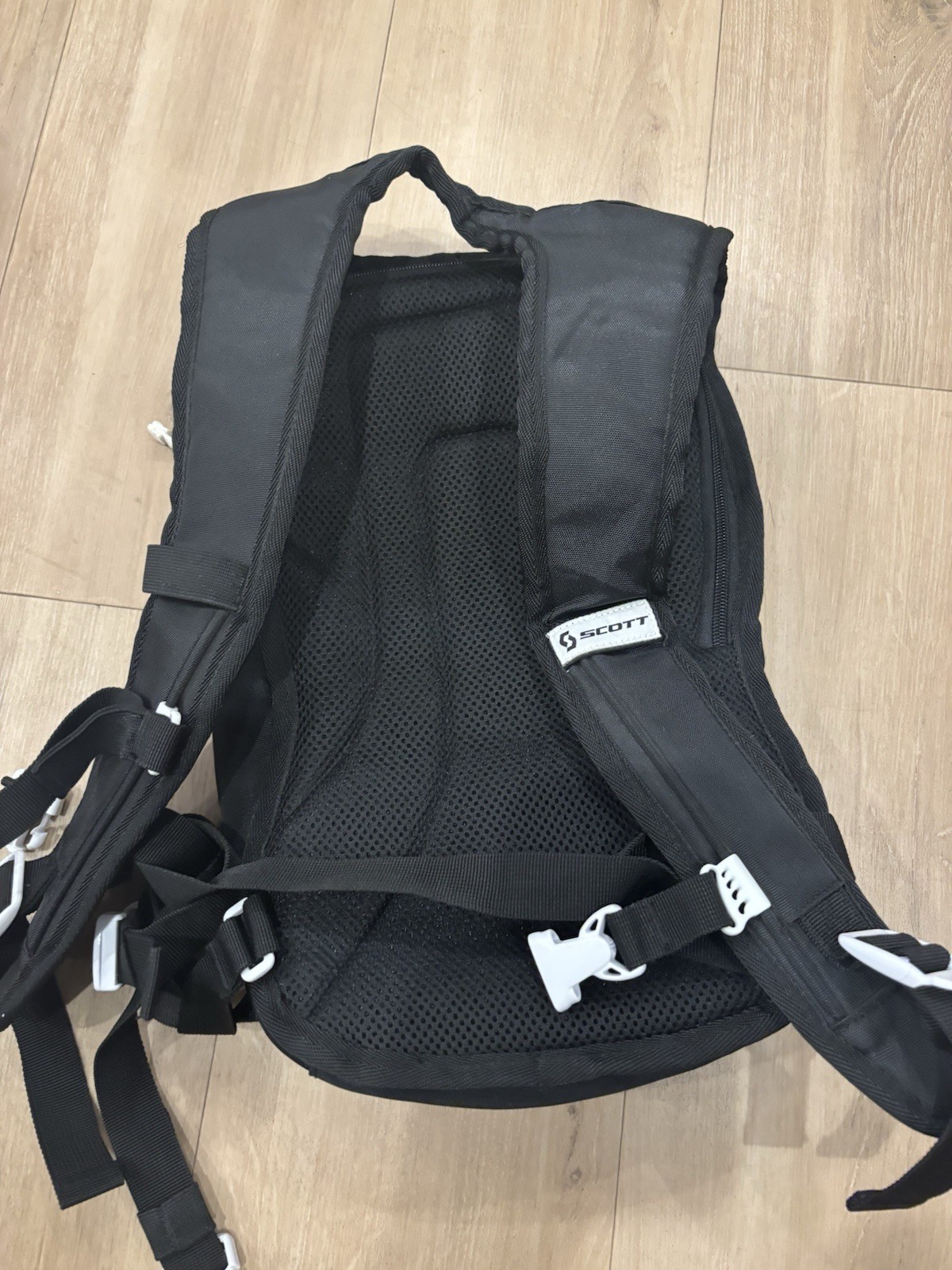 Scott Black White Backpack Nylon Zipper Adjustable Straps Padded Back 2